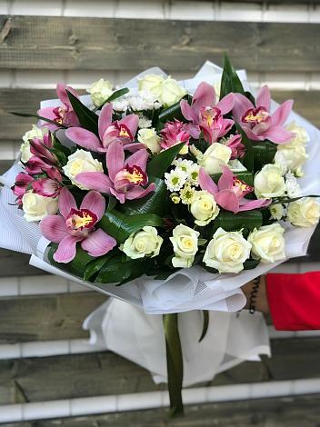 Букет цветов из: Розы и Хризантемы в Денежниково