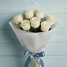 Букет 7 Белых роз Эдлесс Лав в Денежниково