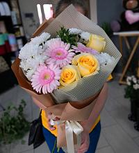 Букет цветов из:  Герберы, Розы и Хризантемы в Денежниково
