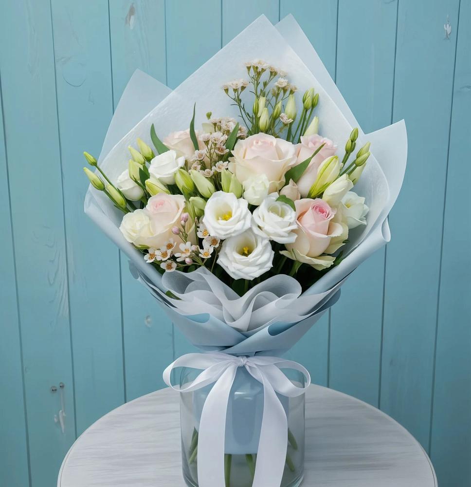 Букет цветов из: Розы и Лизиантусы в Денежниково