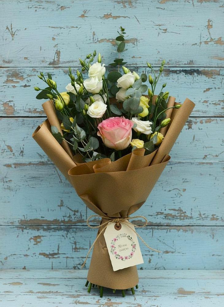 Букет цветов из: Розы и Лизиантусы в Денежниково