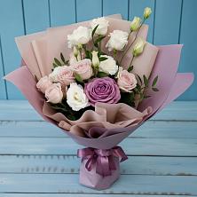 Букет цветов из:  Розы и Лизиантусы в Денежниково