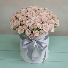 Цветочная композиция из Розы в шляпной коробке в Денежниково