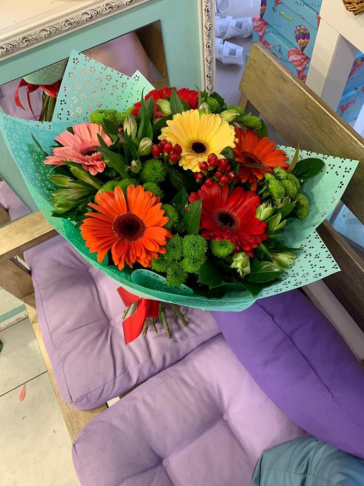 Букет цветов из: Герберы, Хризантемы и Альстромерии в Денежниково