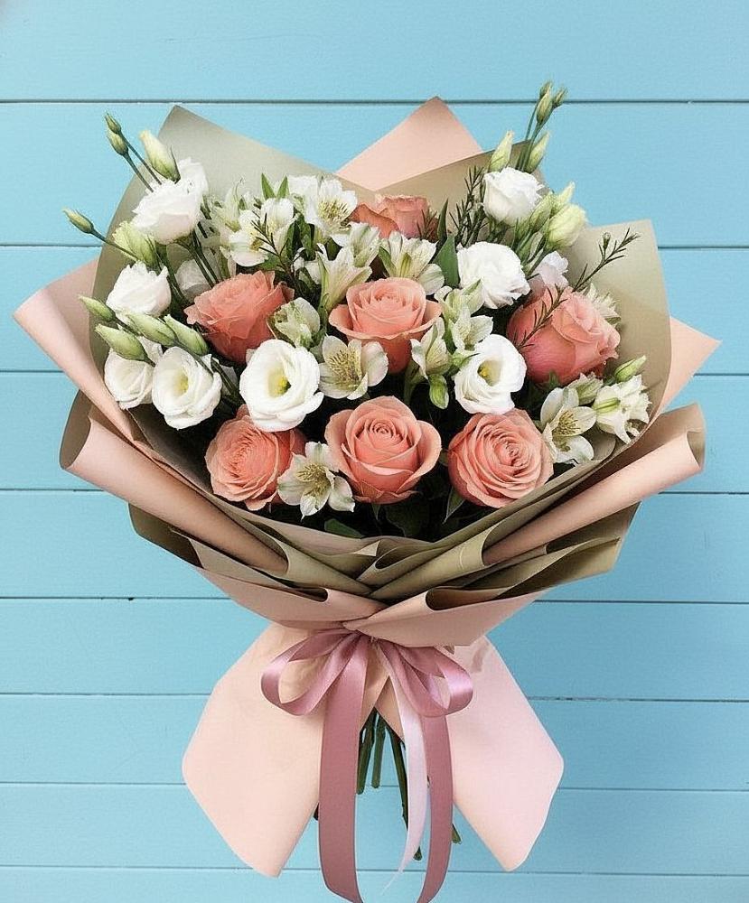 Букет цветов из: Розы, Альстромерии и Лизиантусы в Денежниково