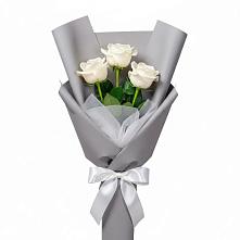 Букет 3 белые розы в Денежниково