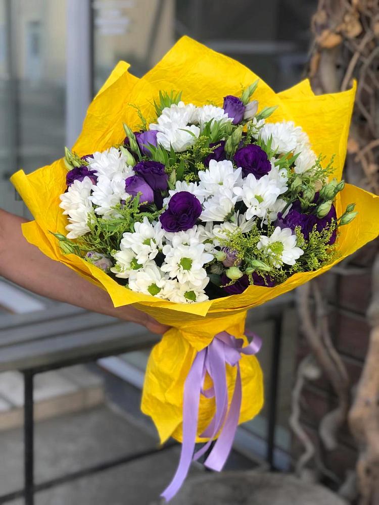Букет цветов из: Ирисы, Хризантемы и Ромашки в Денежниково