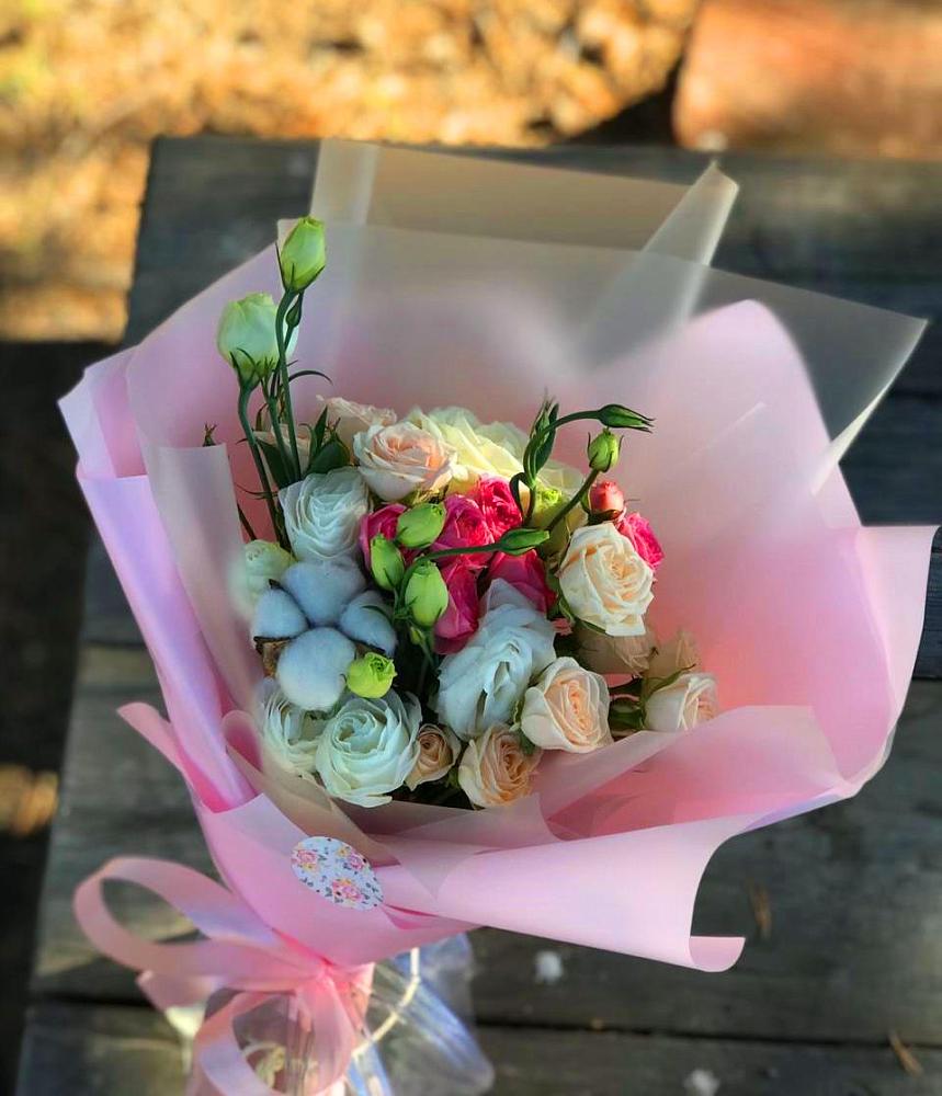 Букет цветов из: Розы и Лизиантусы в Денежниково