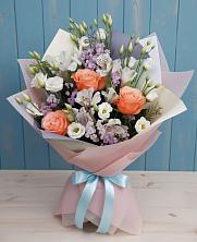 Букет цветов из:  Лизиантусы, Розы, Альстромерии и Гипсофила в Денежниково