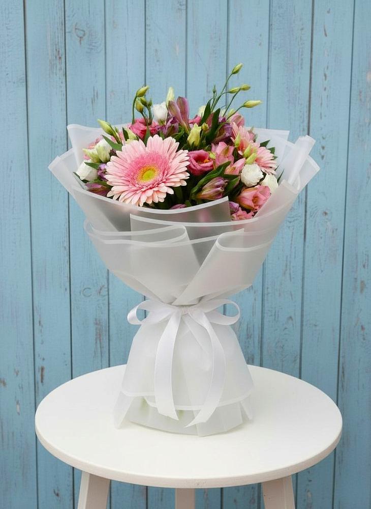 Букет цветов из: Герберы, Альстромерии и Лизиантусы в Денежниково