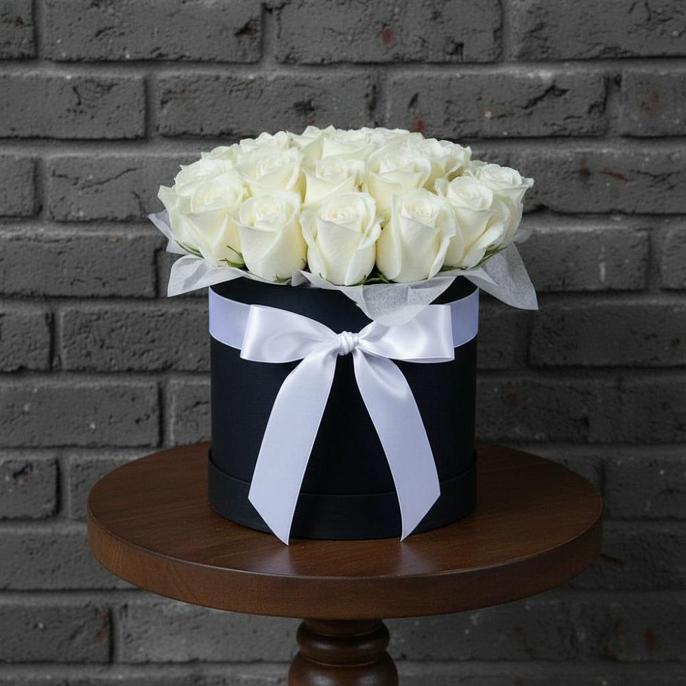 Цветочная композиция из Розы в шляпной коробке в Денежниково