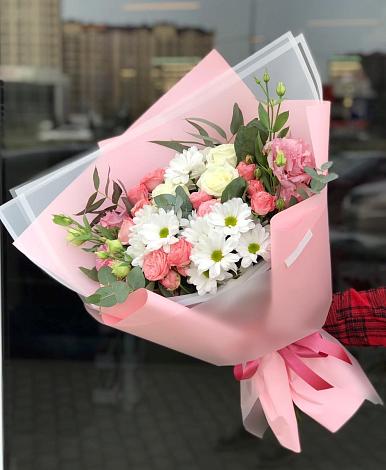 Букет цветов из: Розы, Лизиантусы и Хризантемы в Денежниково
