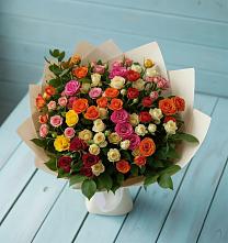 Букет Микс из разноцветных кустовых роз в Денежниково